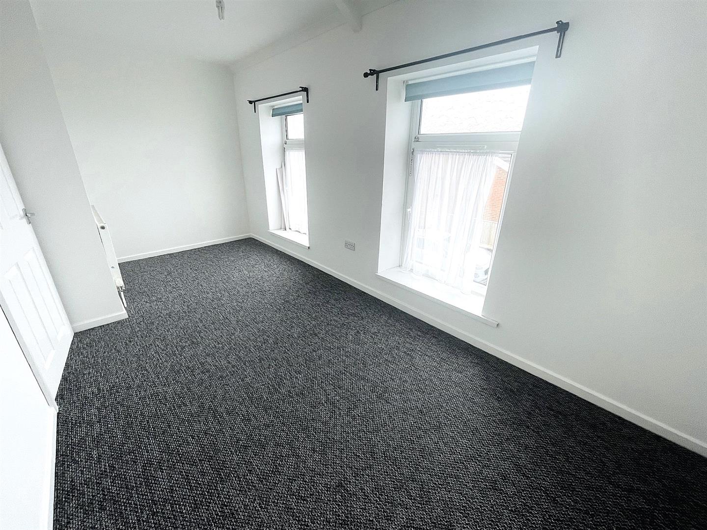 Sawel Terrace, Pontarddulais, Swansea, SA4 0UY